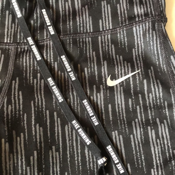 NIKE Dri-Fit Running, One zippered Pocket Leggings/Preowned - Picture 6 of 17